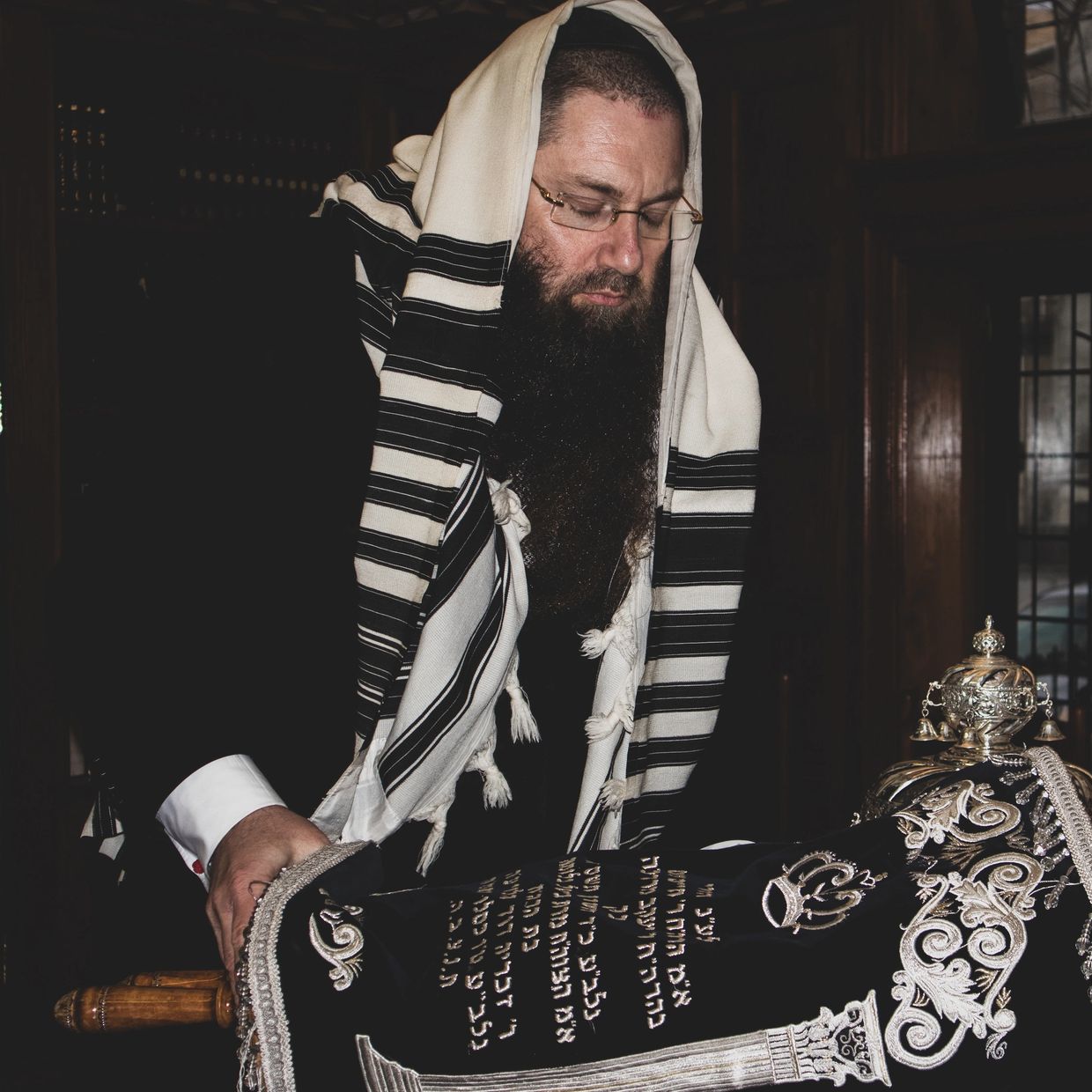 Rabbi and Torah scroll