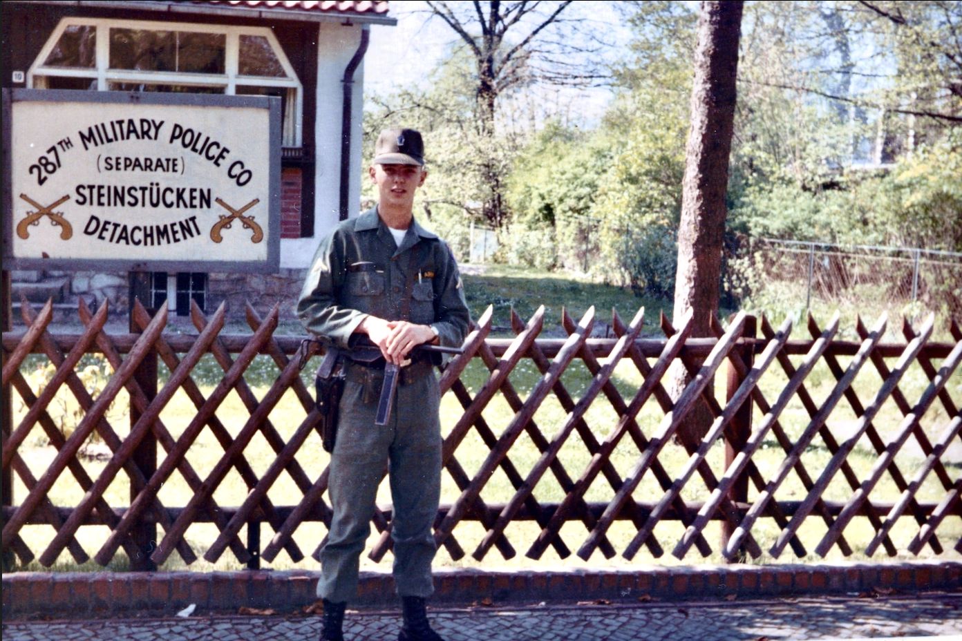 Private Nelms protecting the Free World Steinstücken.