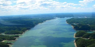 Kentucky has Multiple beautiful Lakes to visit Kentucky Lake, Barkley Lake and Somerset Lake. 
