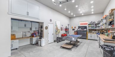 WITH A PRIVATE ESCAPE IF YOU WORK FROM HOME OR JUST NEED A PLACE FOR ALL YOUR HOME PROJECTS THIS ROO