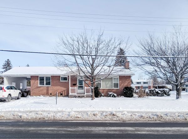 Brick bungalow in the winter