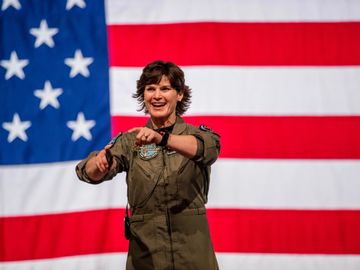Top motivational speaker Tracy LaTourrette teaches Top Gun Leadership and the Fight's On philosophy 