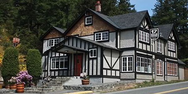 17 Mile Pub - Restaurant on your way to Sooke and next to Adrenaline Zip line.
