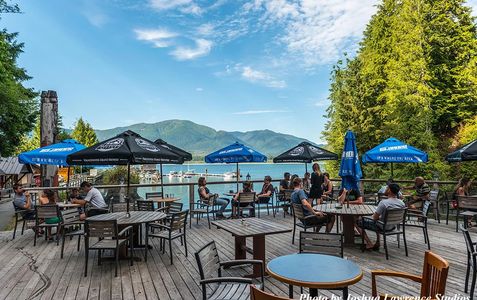 The Renfrew Pub - Place to eat in Port Renfrew