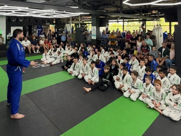 Instructor teaching a group of kids in martial arts class.