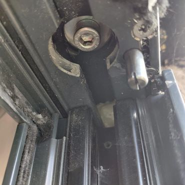Example of top pin in good condition on a New Wave door