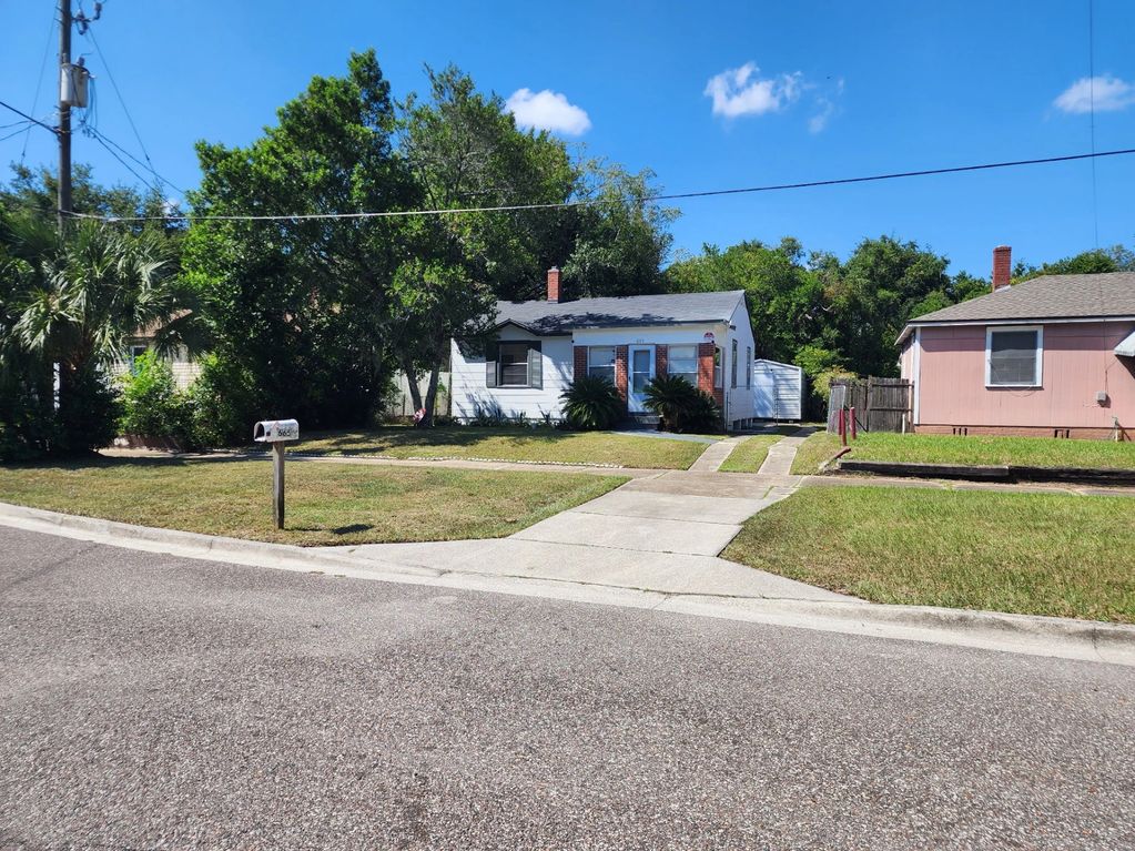 (665 CHESTNUT DR,
JACKSONVILLE FL 32209
FOR PRICING & AVAILABILITY
CALL MRS BROOKS 904-200-0819