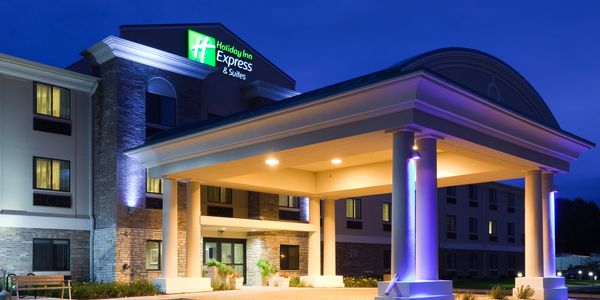 Exterior image of Holiday Inn Express & Suites in Verona, WI