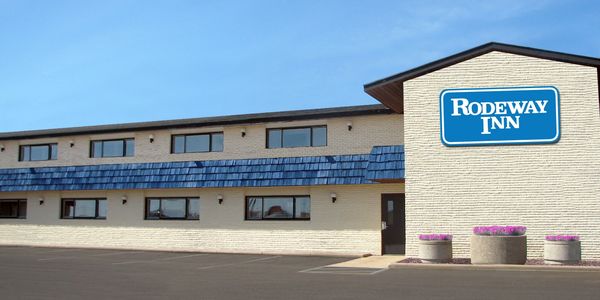 Exterior image of Rodeway Inn hotel in Eau Claire, WI
