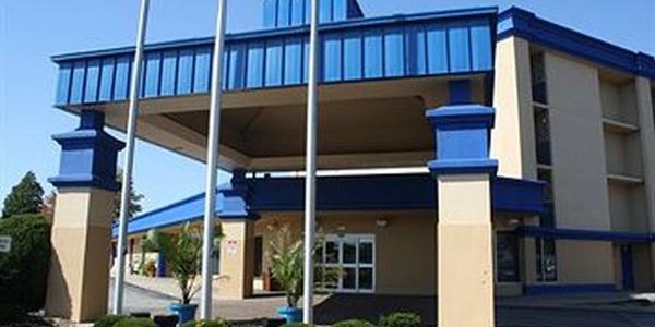 Exterior image of The Waverton hotel in Elmhurst, IL