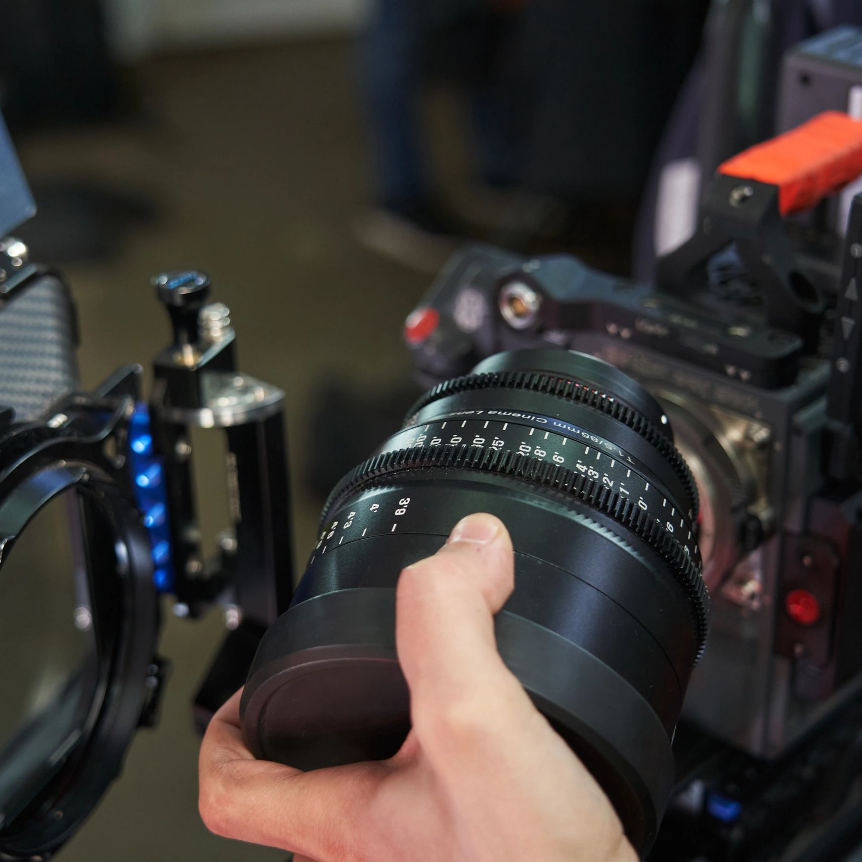 Red Camera changing the lens