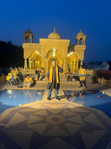 Still from Chaap Tilak Mast Kalandar Medley