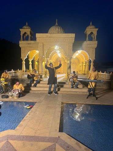 Still from Chaap Tilak Mast Kalandar Medley