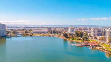 <img alt: "Areial View of Lake Merritt>