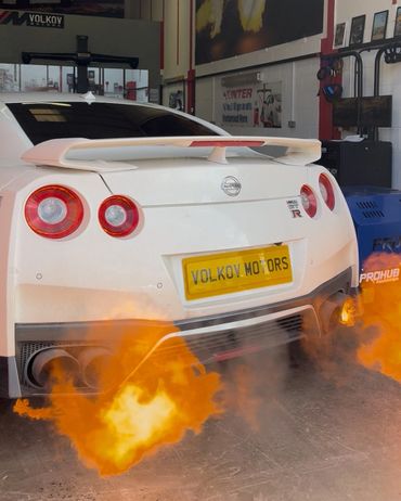 R35 GTR shooting flames during hub dyno tuning at VOLKOV Motors