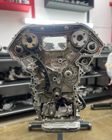 Vue of R35 GTR built engine built with timing cover off and timing chain exposed VOLKOV Motors