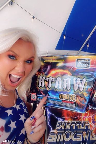 One of our favorite 500G fireworks- Defiantly a show stopper!