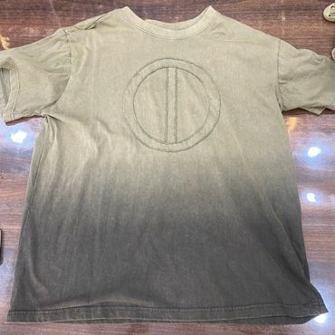 Two-tone faded t-shirt with a stitched circular design on the front.