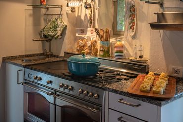 Double ovens with cast iron cook top