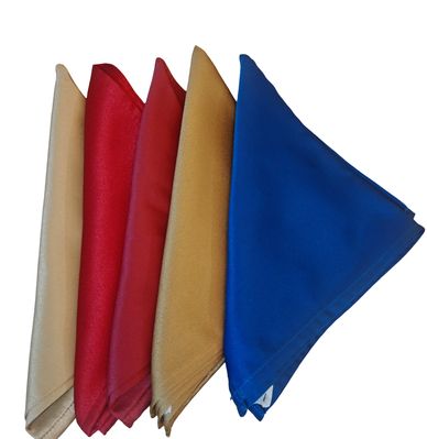 Servilletas de seda  Q. 3.50 cu
colores 
Gris claro
Rojo
Corinto
dorado 
azul pavo