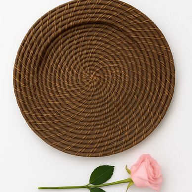 Bajaplato de rattan color cafe, ideal para ambiente campestre