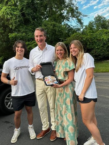 Governor Youngkin with Chipwich team