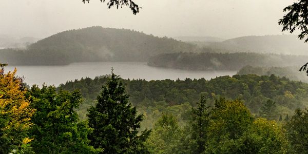 Vue magnifique, haute Laurentide, vente de terrain, lac, pêche, kayak, nature, eau, calme