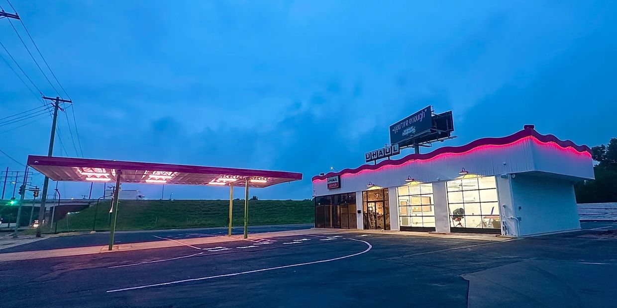 Beach Bunnies Coffee & Snow Cones in Del City with pink neon wave roofline