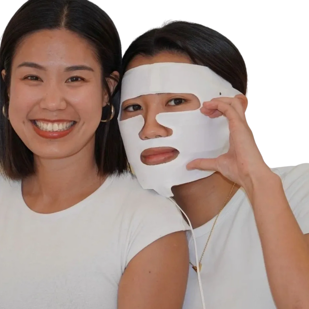 Smiling women wearing VASO MASK thermal mask – hydrating and suitable for all skin types.