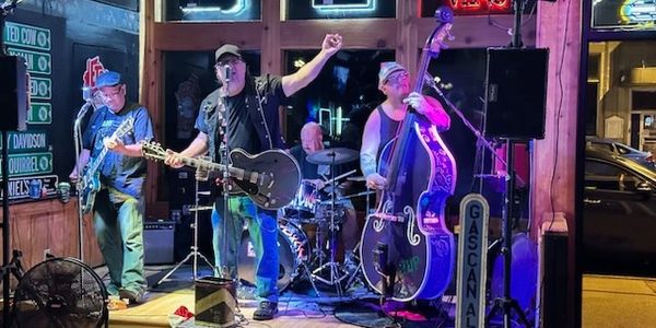 Fat Boyz Bar and Grill - Gas Can Alley Live in Fort Atkinson, WI!