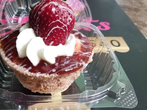STRAWBERRY BLISSFUL BOWL, BOWLED DIPPED IN WHITE CHOCOLATE COVERED WITH STRAWBERRY CRUNCH TOPPING, F