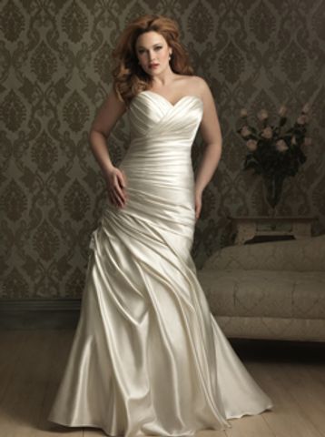 Curvy Bridal Sample Sale Rouched Wedding GOwn