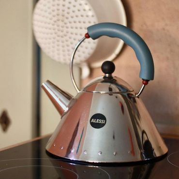 Tetera de Alessi acero diseño