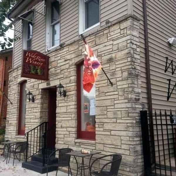 Wide River Winery tasting room in LeClaire, Iowa