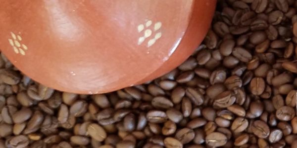 Roast coffee and a traditional Lenca ceramic pot