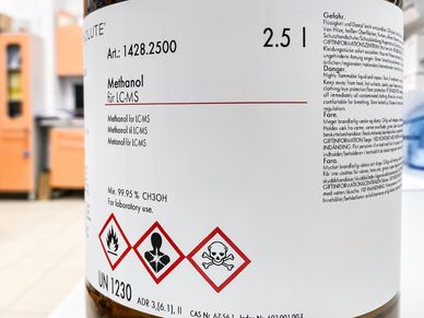 Methanol label. Toxic and flamable solvent.