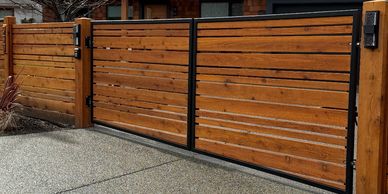 Horizontal picket gate