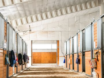 equestrian facility, stabling, dressage training