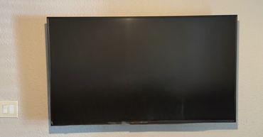 Mounted 75” tv