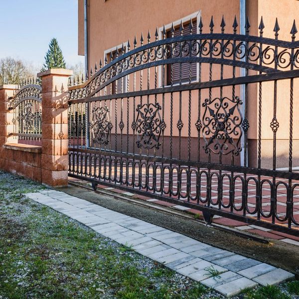 iron fences are very aesthetically pleasing to look at!