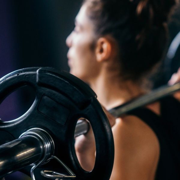 Woman lifting a barbell at the gym.