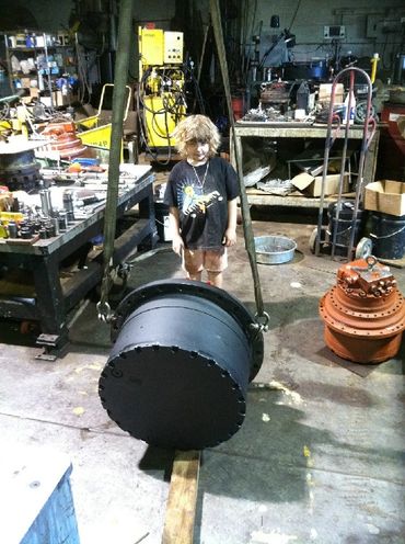 CX460 CASE FINAL DRIVE AFTER REBUILD
ANGIE INSPECTING IT
DON'T WORRY I INSPECTED IT TOO.