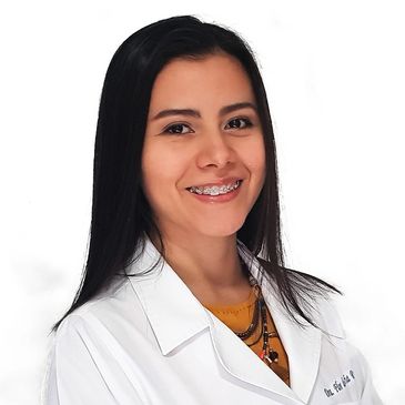 Dra. Flor Reyes IDental care Odontologos El Salvador Clinica Dental San salvador