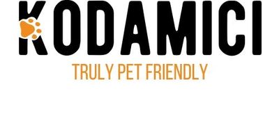 logo Kodamici con scritta e zampetta di cane e gatto che evoca il petfriendly