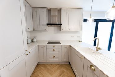 howdens kitchen induction hob stylish extractor herringbone flooring gold taps and handles