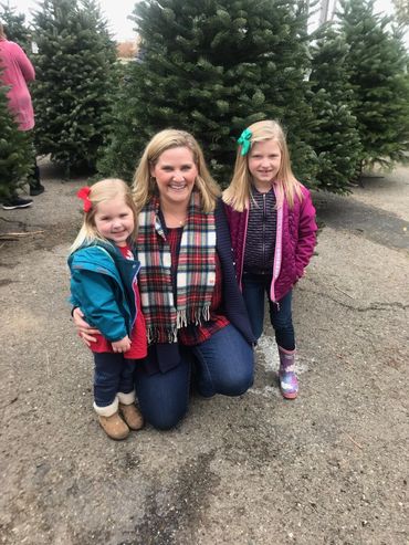 Another family buying their Christmas tree at the Mariner's Discovery Church tree lot!