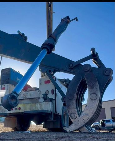Resealing hydraulic cylinder.