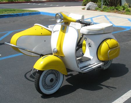 Vespa_1969_Sidecar_YLWnWHT_1.jpg