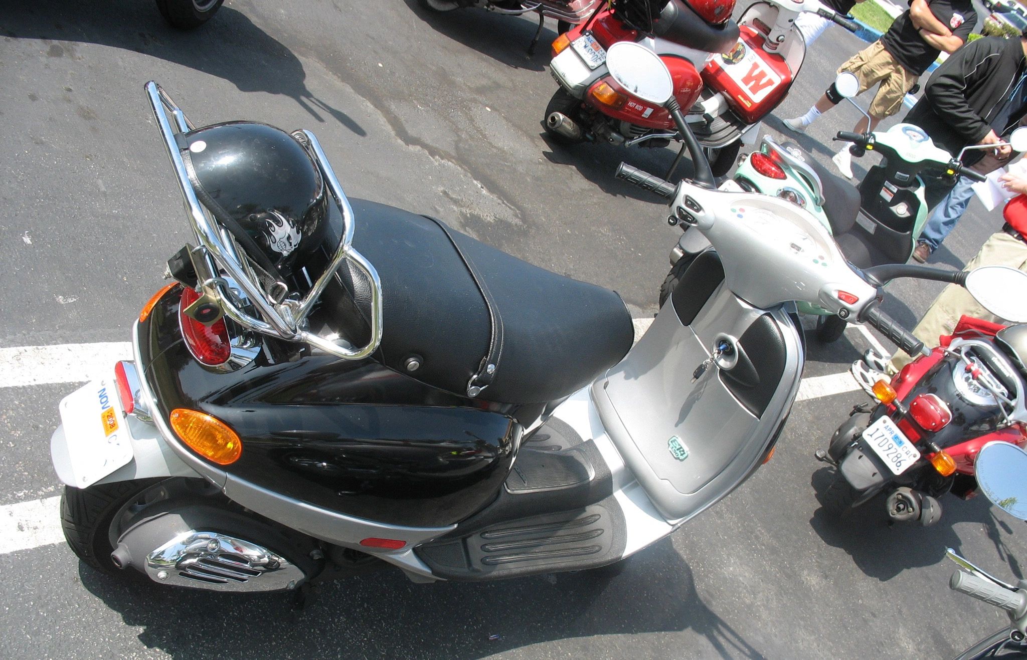 Vespa_2001_BLKnSLVR_2.jpg