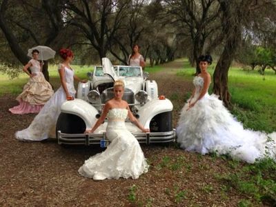 Location pour votre mariage avec chauffeur en habits d’époque reportage photo et vidéo en live etc .